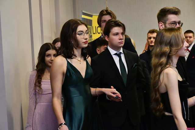 [WIDEO/FOTO] Ależ zabawa! Maturzyści z III LO w Świdnicy bawili się na balu studniówkowym