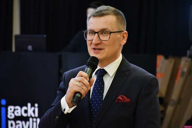 [WIDEO/FOTO] Ależ zabawa! Maturzyści z III LO w Świdnicy bawili się na balu studniówkowym