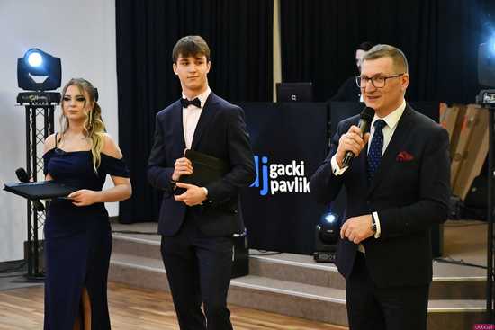 [WIDEO/FOTO] Ależ zabawa! Maturzyści z III LO w Świdnicy bawili się na balu studniówkowym