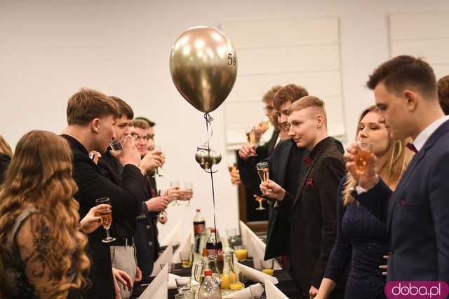 [FOTO] Ależ bal! Studniówka ZSB-E w Świdnicy