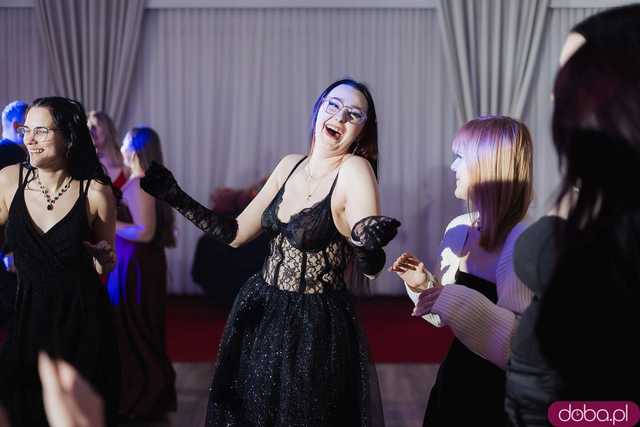 [FOTO] Ten dzień zapamiętają na długo! Studniówka Zespołu Szkół nr 1 w Świdnicy