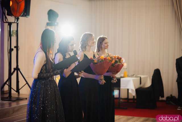[FOTO] Ten dzień zapamiętają na długo! Studniówka Zespołu Szkół nr 1 w Świdnicy