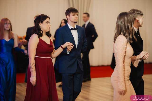 [FOTO] Ten dzień zapamiętają na długo! Studniówka Zespołu Szkół nr 1 w Świdnicy
