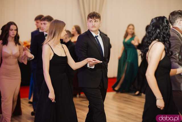 [FOTO] Ten dzień zapamiętają na długo! Studniówka Zespołu Szkół nr 1 w Świdnicy