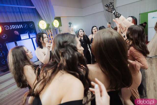 [FOTO] Ten dzień zapamiętają na długo! Studniówka Zespołu Szkół nr 1 w Świdnicy
