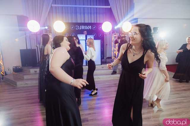 [FOTO] Ten dzień zapamiętają na długo! Studniówka Zespołu Szkół nr 1 w Świdnicy