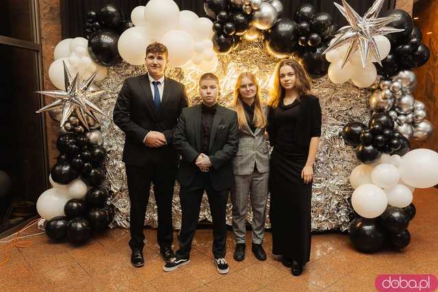 [FOTO] Ten dzień zapamiętają na długo! Studniówka Zespołu Szkół nr 1 w Świdnicy
