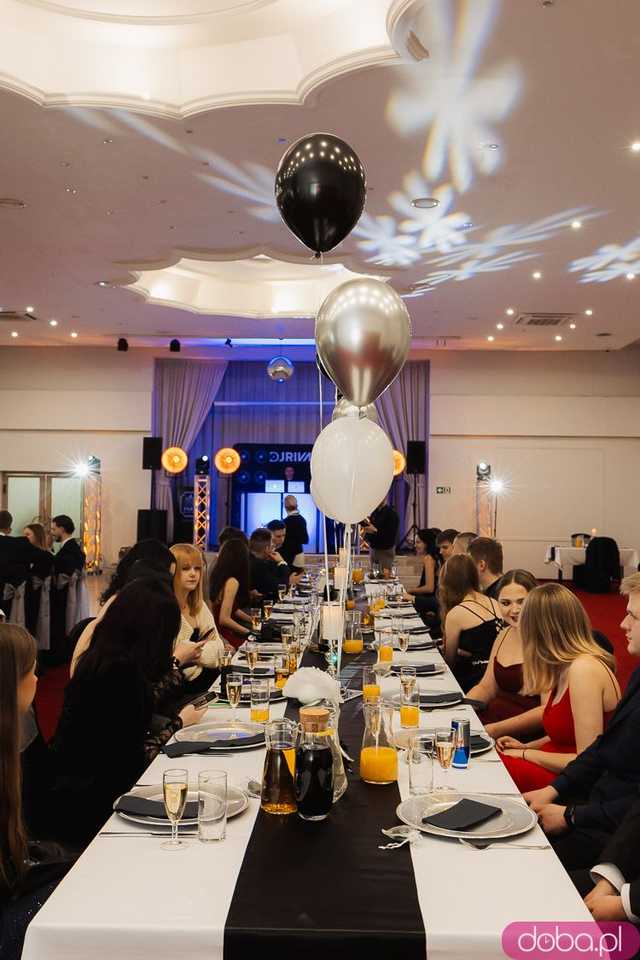 [FOTO] Ten dzień zapamiętają na długo! Studniówka Zespołu Szkół nr 1 w Świdnicy