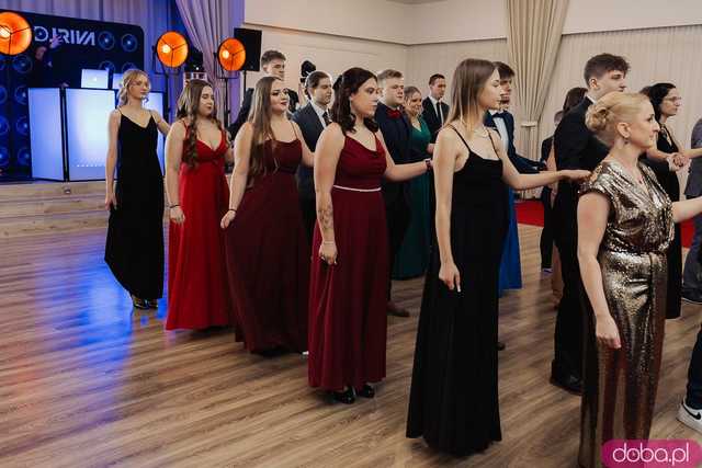 [FOTO] Ten dzień zapamiętają na długo! Studniówka Zespołu Szkół nr 1 w Świdnicy