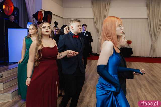 [FOTO] Ten dzień zapamiętają na długo! Studniówka Zespołu Szkół nr 1 w Świdnicy