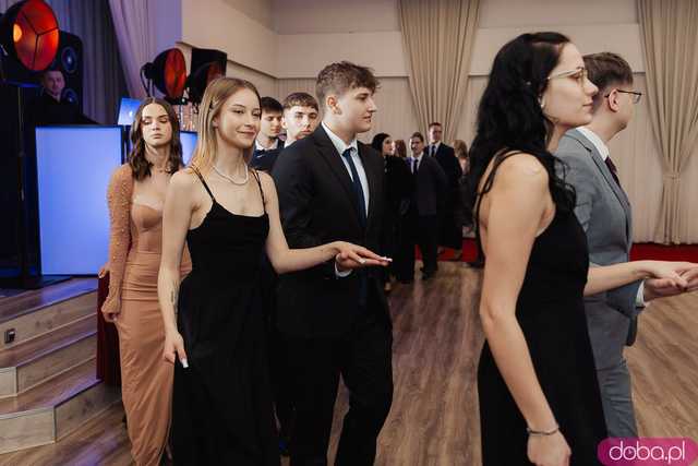 [FOTO] Ten dzień zapamiętają na długo! Studniówka Zespołu Szkół nr 1 w Świdnicy
