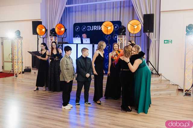 [FOTO] Ten dzień zapamiętają na długo! Studniówka Zespołu Szkół nr 1 w Świdnicy
