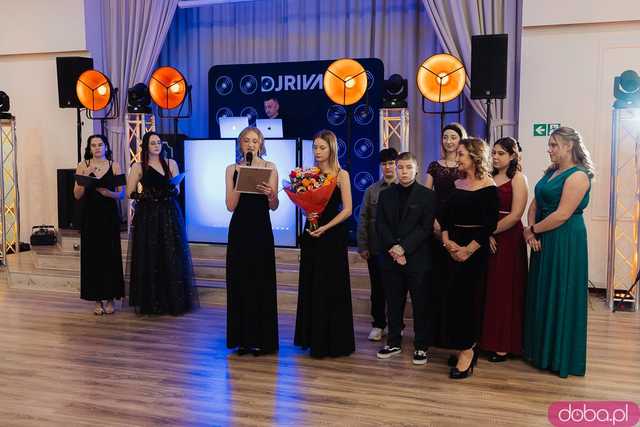 [FOTO] Ten dzień zapamiętają na długo! Studniówka Zespołu Szkół nr 1 w Świdnicy