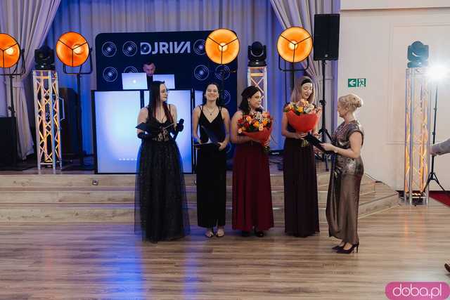 [FOTO] Ten dzień zapamiętają na długo! Studniówka Zespołu Szkół nr 1 w Świdnicy
