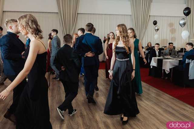 [FOTO] Ten dzień zapamiętają na długo! Studniówka Zespołu Szkół nr 1 w Świdnicy