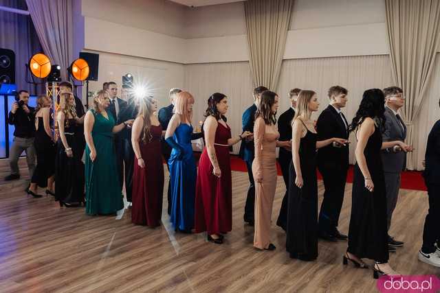 [FOTO] Ten dzień zapamiętają na długo! Studniówka Zespołu Szkół nr 1 w Świdnicy