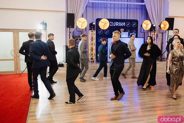[FOTO] Ten dzień zapamiętają na długo! Studniówka Zespołu Szkół nr 1 w Świdnicy