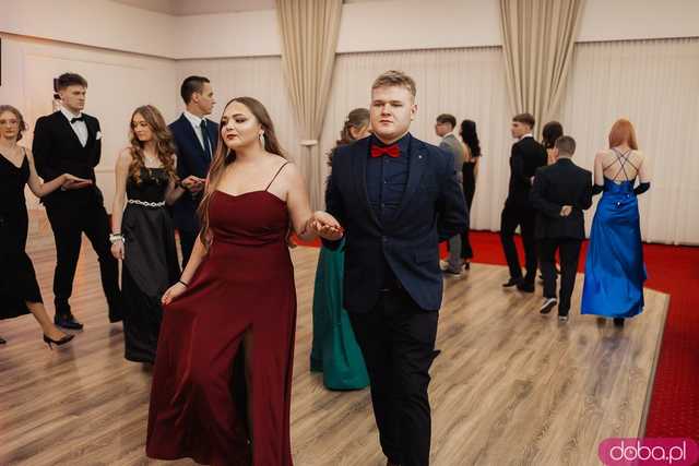 [FOTO] Ten dzień zapamiętają na długo! Studniówka Zespołu Szkół nr 1 w Świdnicy