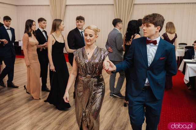 [FOTO] Ten dzień zapamiętają na długo! Studniówka Zespołu Szkół nr 1 w Świdnicy