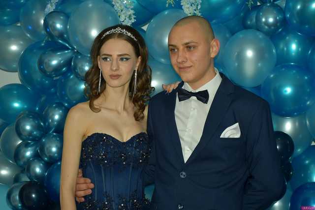 [WIDEO/FOTO] Szykowne stroje, uroczysty polonez i doskonała zabawa! Studniówka Zespołu Szkół Centrum Kształcenia Rolniczego w Mokrzeszowie