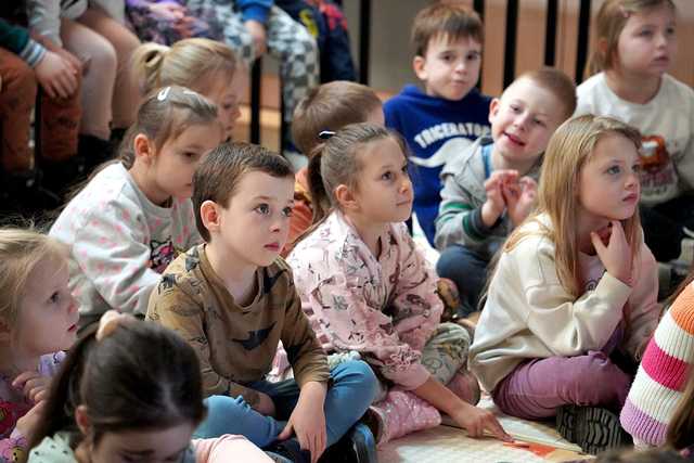 [FOTO] Bezpieczne ferie zimowe, czyli edukacyjne spotkania z ratownikiem górskim i funkcjonariuszami policji