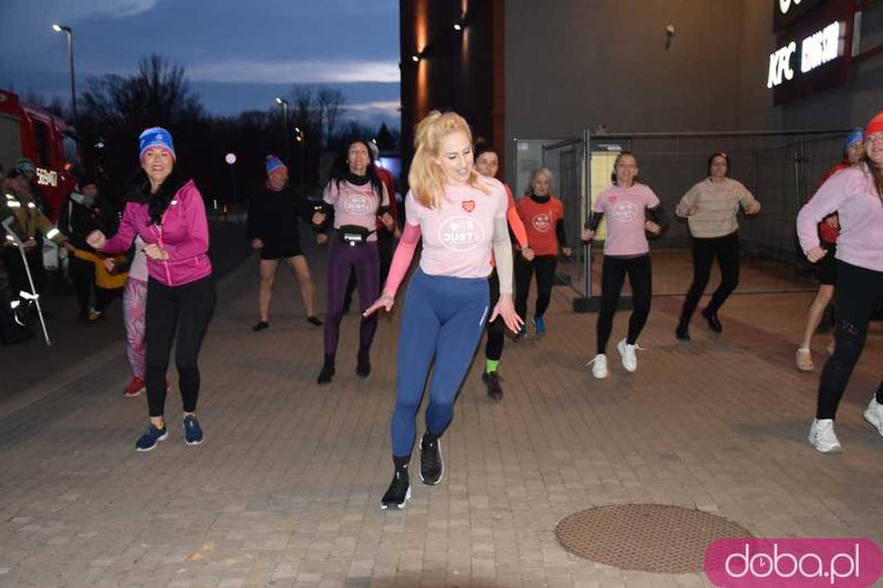 [FOTO] Zimna woda i gorące serca. Świdnickie morsy grają z WOŚP!