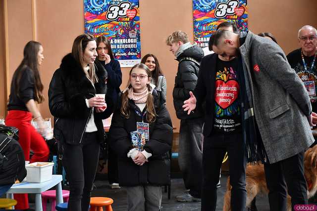 [WIDEO/FOTO] Świebodzice grają z WOŚP. Trwa 33. Finał orkiestry
