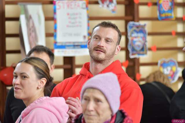 [WIDEO/FOTO] Świebodzice grają z WOŚP. Trwa 33. Finał orkiestry