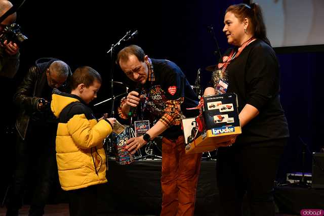 [WIDEO/FOTO] Strzegom gra z orkiestrą! 33. Finał WOŚP pełen atrakcji