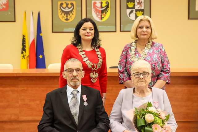 [FOTO] Wspaniały jubileusz! 10 par ze Świdnicy świętowało Złote Gody