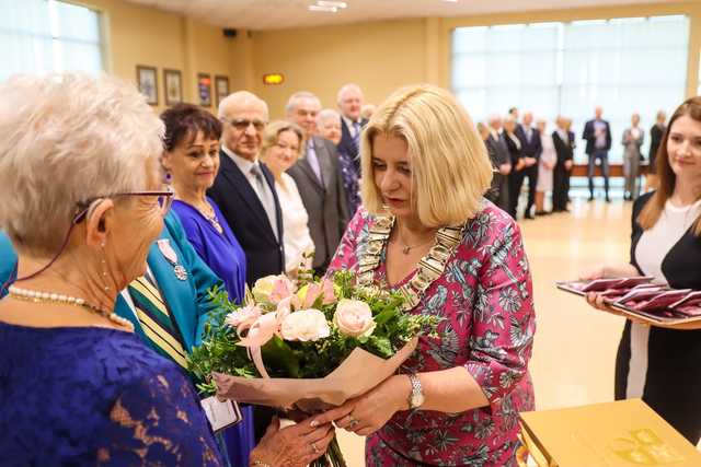 [FOTO] Wspaniały jubileusz! 10 par ze Świdnicy świętowało Złote Gody