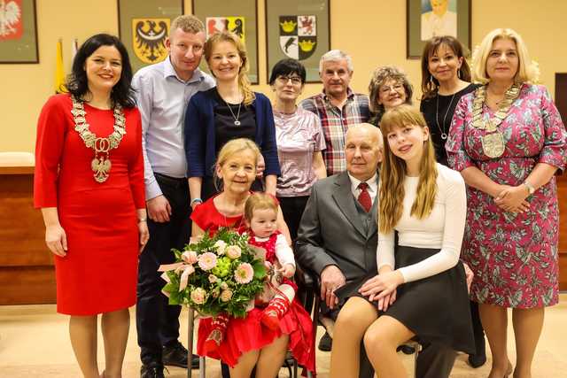 [FOTO] Wspaniały jubileusz! 10 par ze Świdnicy świętowało Złote Gody