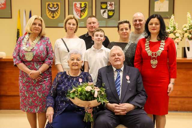 [FOTO] Wspaniały jubileusz! 10 par ze Świdnicy świętowało Złote Gody