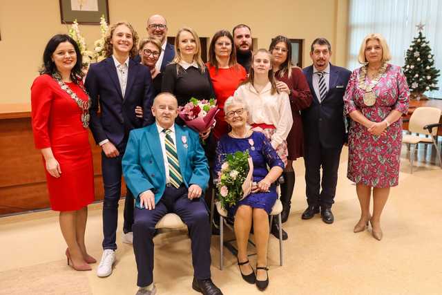 [FOTO] Wspaniały jubileusz! 10 par ze Świdnicy świętowało Złote Gody