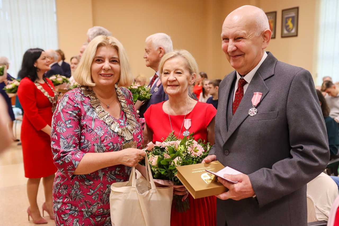 [FOTO] Wspaniały jubileusz! 10 par ze Świdnicy świętowało Złote Gody