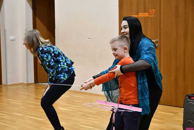 [WIDEO/FOTO] Terapia przez sztukę i zabawę. Muzyczne wydarzenie dla podopiecznych Zespołu Szkół Specjalnych