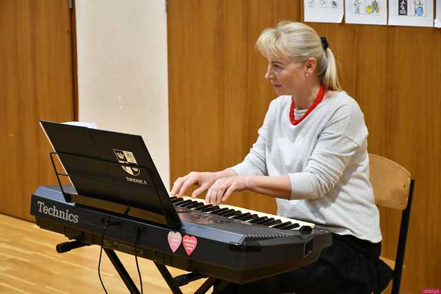 [WIDEO/FOTO] Terapia przez sztukę i zabawę. Muzyczne wydarzenie dla podopiecznych Zespołu Szkół Specjalnych