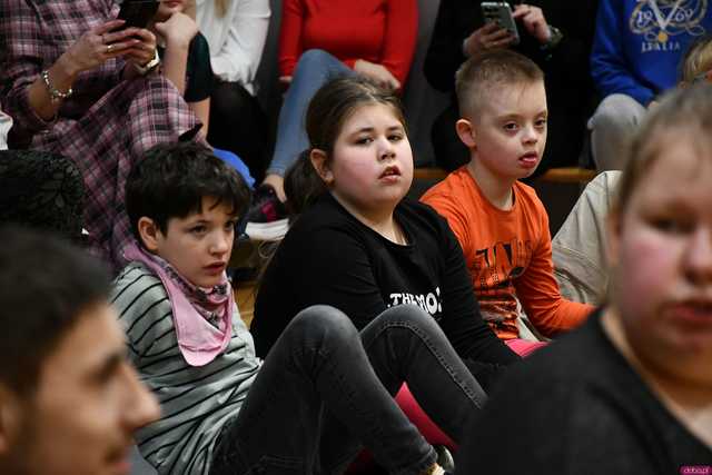 [WIDEO/FOTO] Terapia przez sztukę i zabawę. Muzyczne wydarzenie dla podopiecznych Zespołu Szkół Specjalnych