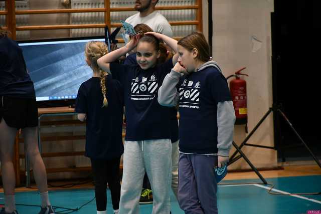 [WIDEO/FOTO] Trenowali zimowe dyscypliny pod okiem mistrza olimpijskiego. Drugi dzień Zimowej Akademii Sportu w Świdnicy