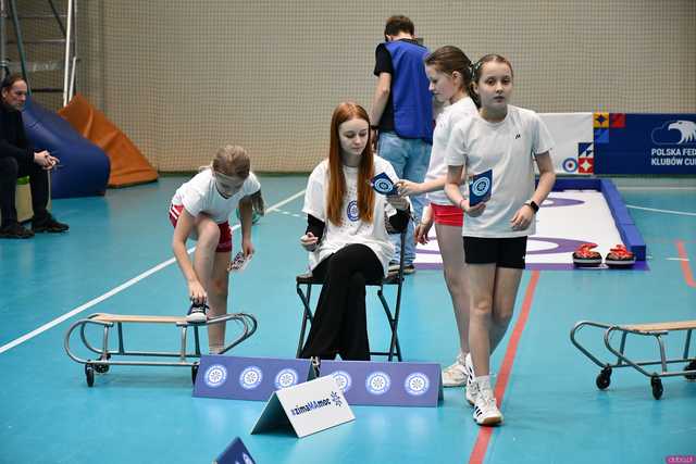 [WIDEO/FOTO] Trenowali zimowe dyscypliny pod okiem mistrza olimpijskiego. Drugi dzień Zimowej Akademii Sportu w Świdnicy