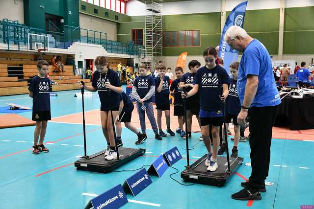 [WIDEO/FOTO] Trenowali zimowe dyscypliny pod okiem mistrza olimpijskiego. Drugi dzień Zimowej Akademii Sportu w Świdnicy
