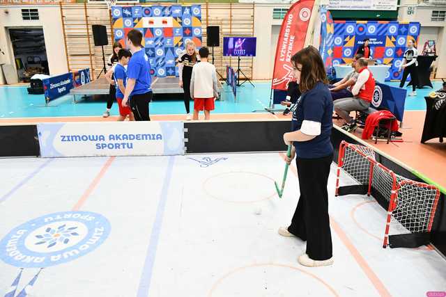 [WIDEO/FOTO] Trenowali zimowe dyscypliny pod okiem mistrza olimpijskiego. Drugi dzień Zimowej Akademii Sportu w Świdnicy