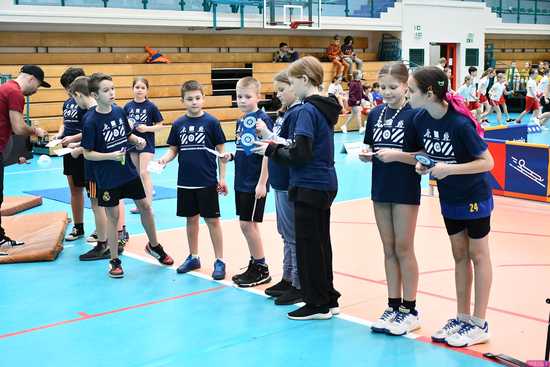 [WIDEO/FOTO] Trenowali zimowe dyscypliny pod okiem mistrza olimpijskiego. Drugi dzień Zimowej Akademii Sportu w Świdnicy