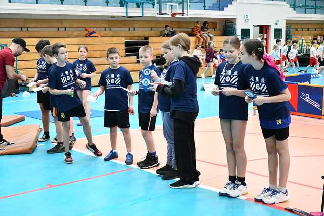 [WIDEO/FOTO] Trenowali zimowe dyscypliny pod okiem mistrza olimpijskiego. Drugi dzień Zimowej Akademii Sportu w Świdnicy