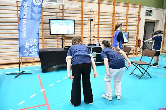 [WIDEO/FOTO] Trenowali zimowe dyscypliny pod okiem mistrza olimpijskiego. Drugi dzień Zimowej Akademii Sportu w Świdnicy