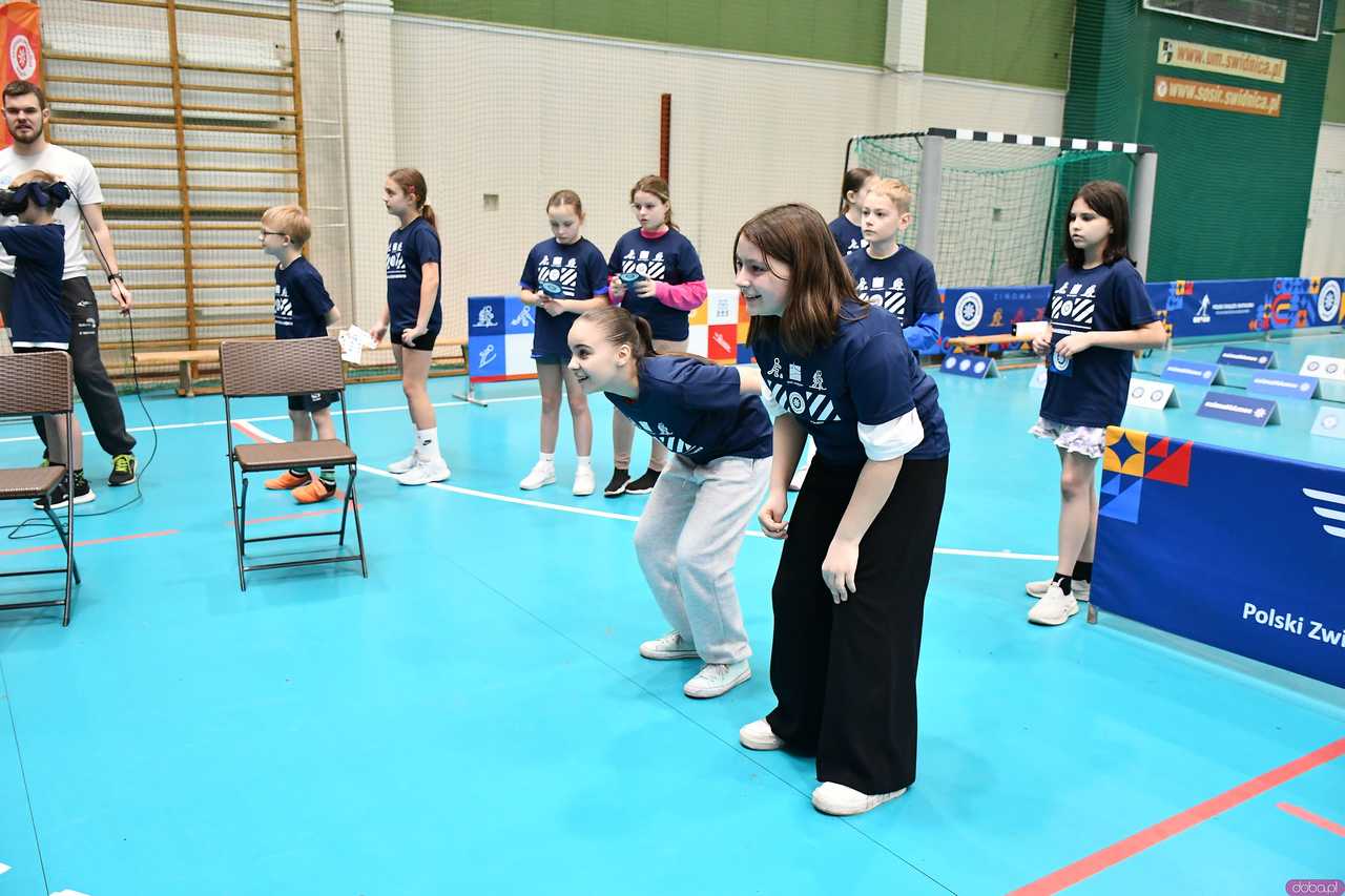[WIDEO/FOTO] Trenowali zimowe dyscypliny pod okiem mistrza olimpijskiego. Drugi dzień Zimowej Akademii Sportu w Świdnicy