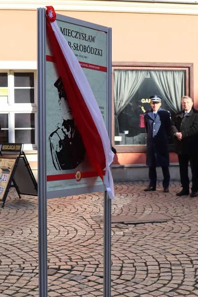[WIDEO/FOTO] Świdniczanie upamiętnili 60. rocznicę śmierci Mieczysława Kozara-Słobódzkiego
