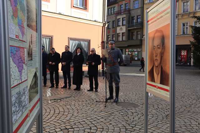 [WIDEO/FOTO] Świdniczanie upamiętnili 60. rocznicę śmierci Mieczysława Kozara-Słobódzkiego