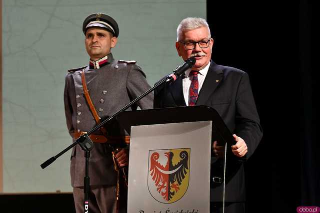[WIDEO/FOTO] Świdniczanie upamiętnili 60. rocznicę śmierci Mieczysława Kozara-Słobódzkiego