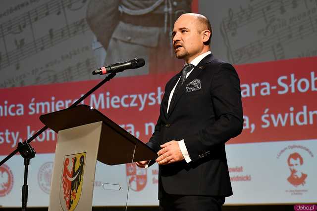 [WIDEO/FOTO] Świdniczanie upamiętnili 60. rocznicę śmierci Mieczysława Kozara-Słobódzkiego